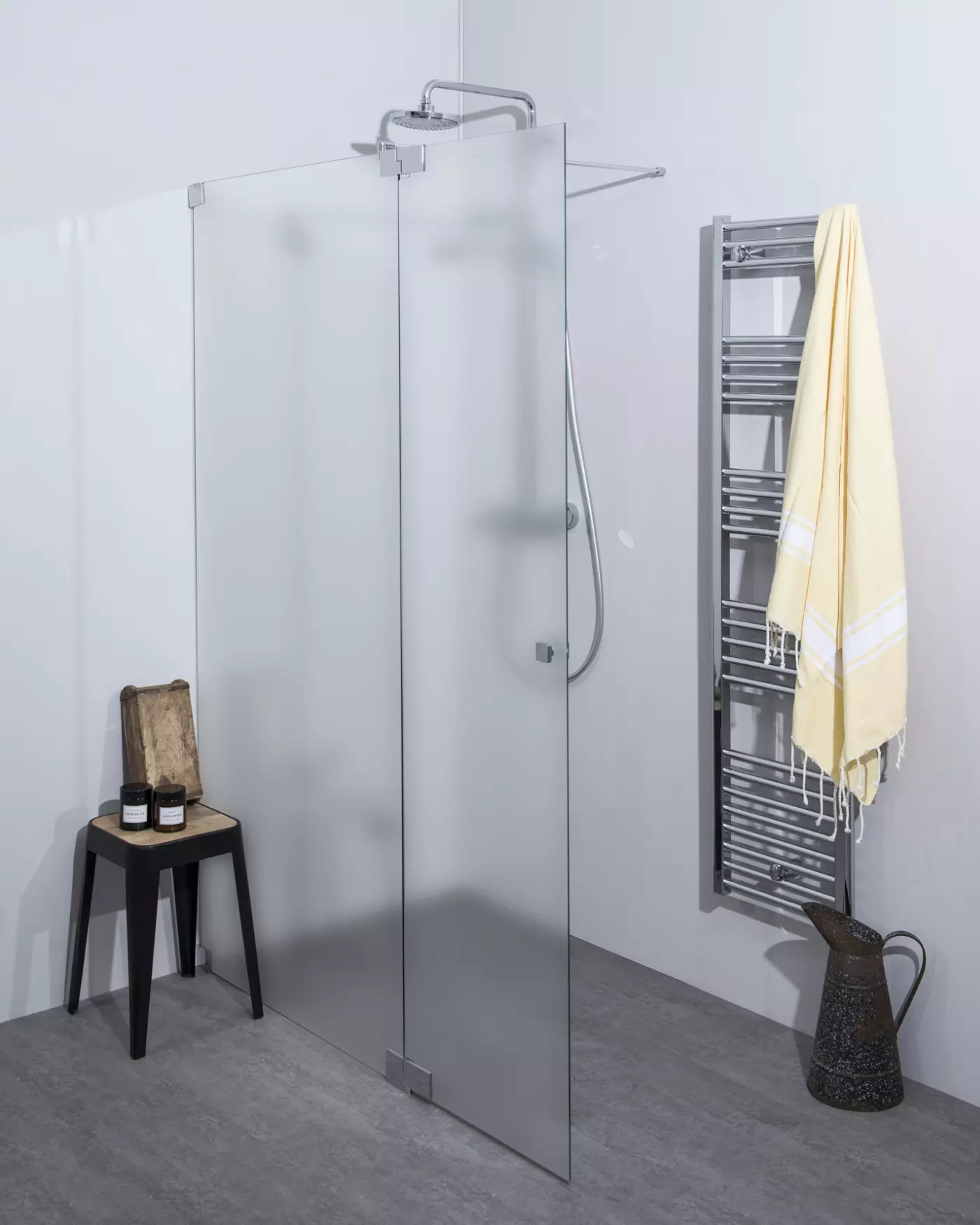 Walk-In Dusche: Festwand mit Klappteil, Maßanfertigung