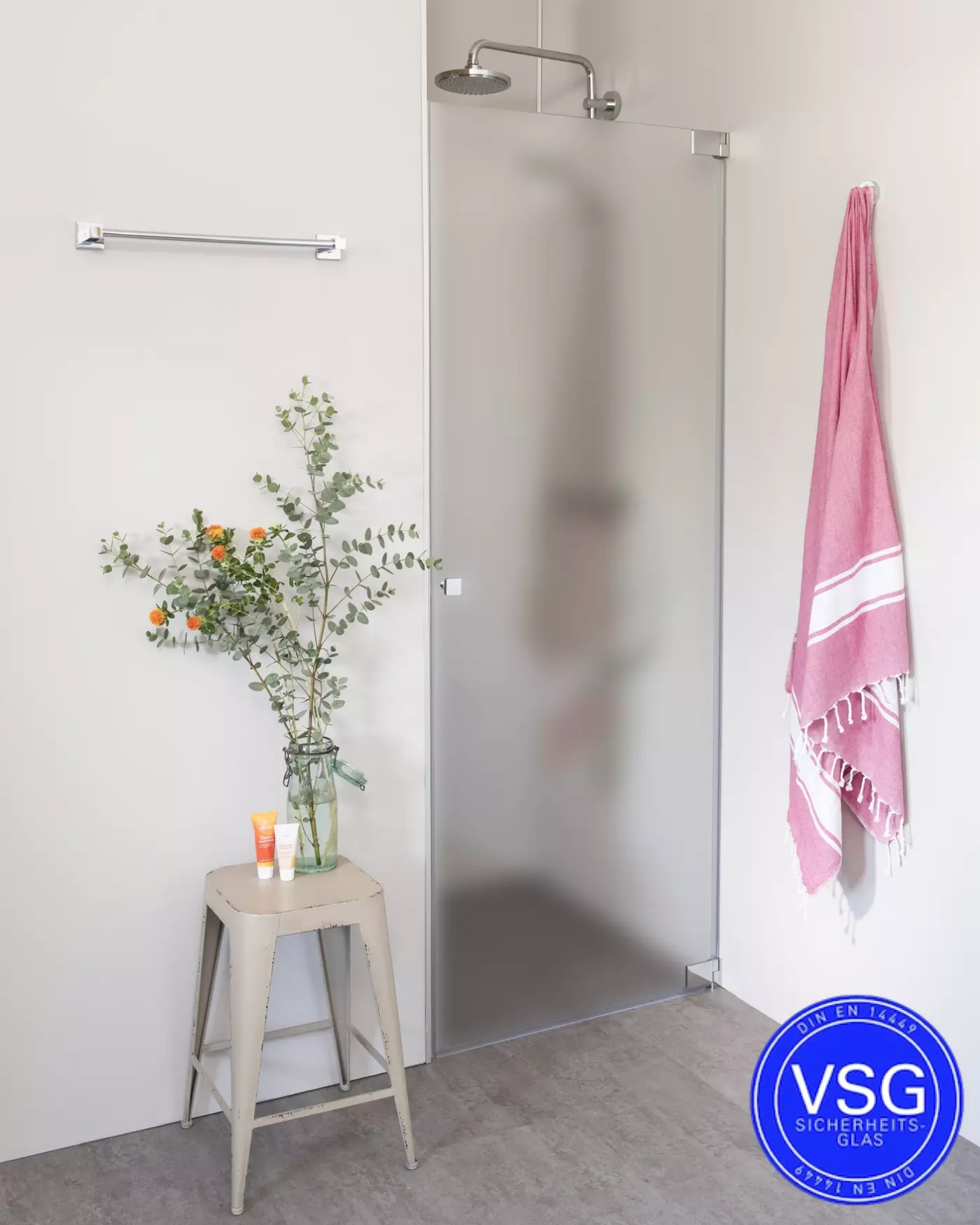 VSG Nischendusche mit Pendeltür an Wand nach Maß