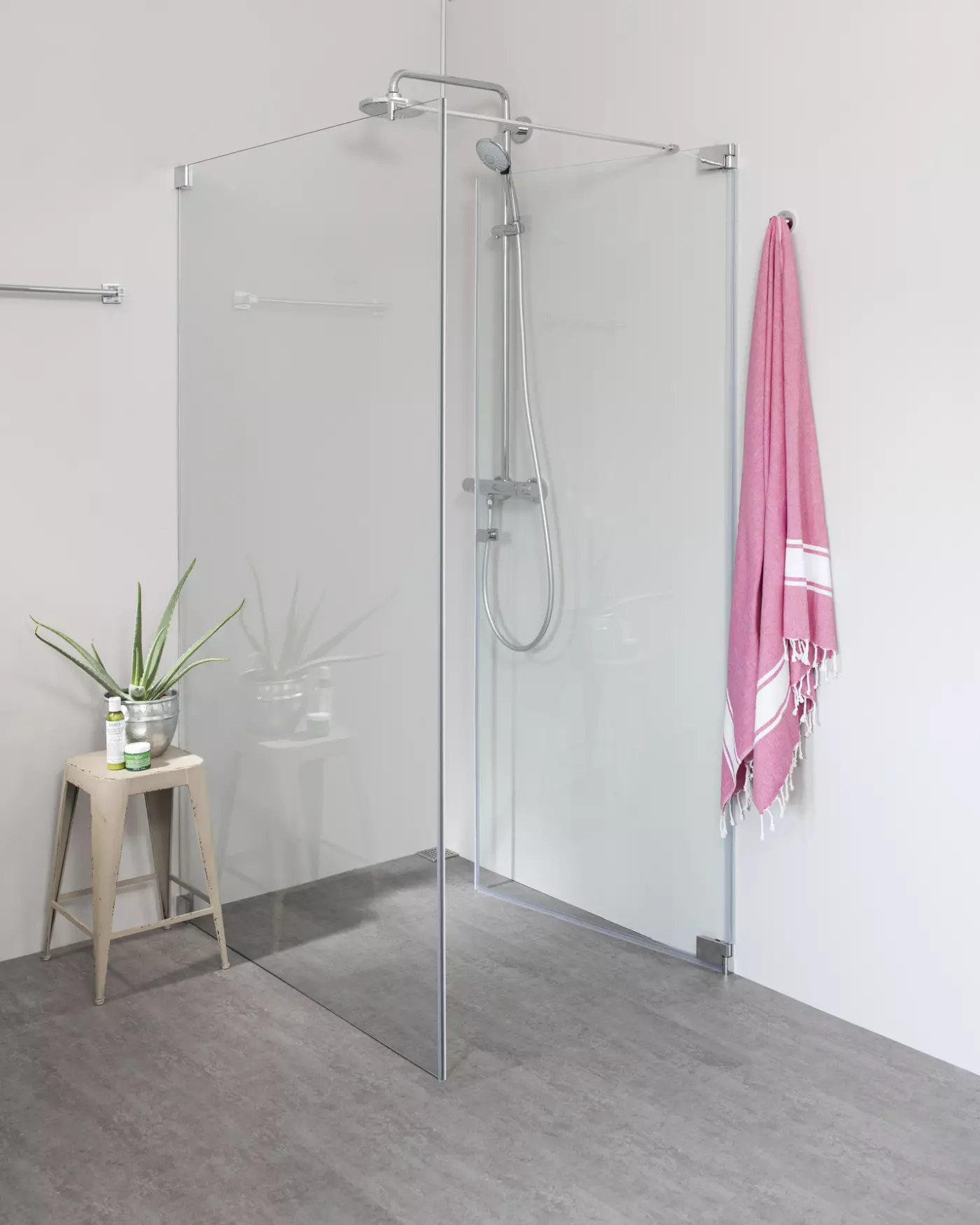 Eck Duschkabine mit Pendeltür an Wand + Festwand 120cm