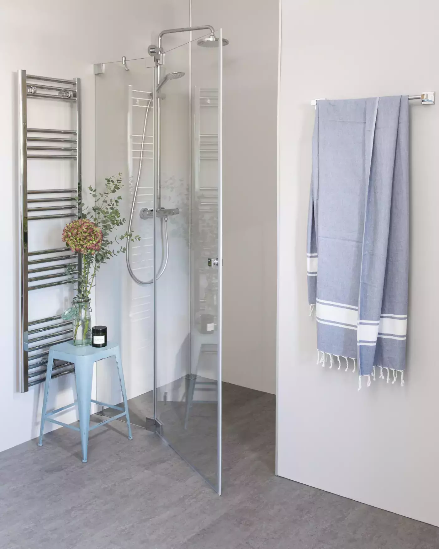 Nischendusche mit Pendeltür an Festteil, Sondermaße groß