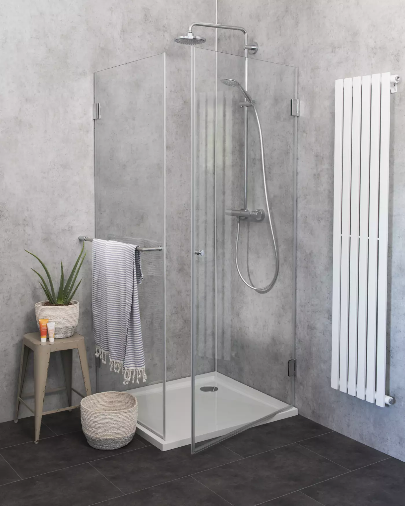 Eckdusche 100x100 mit Festwand H=173cm & Duschwanne