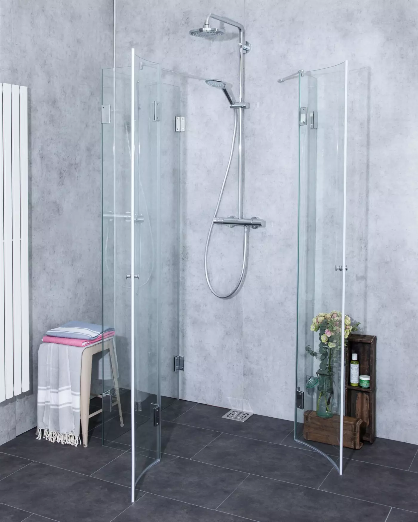 Dreiseitige Rund-Dusche mit 2 Türen