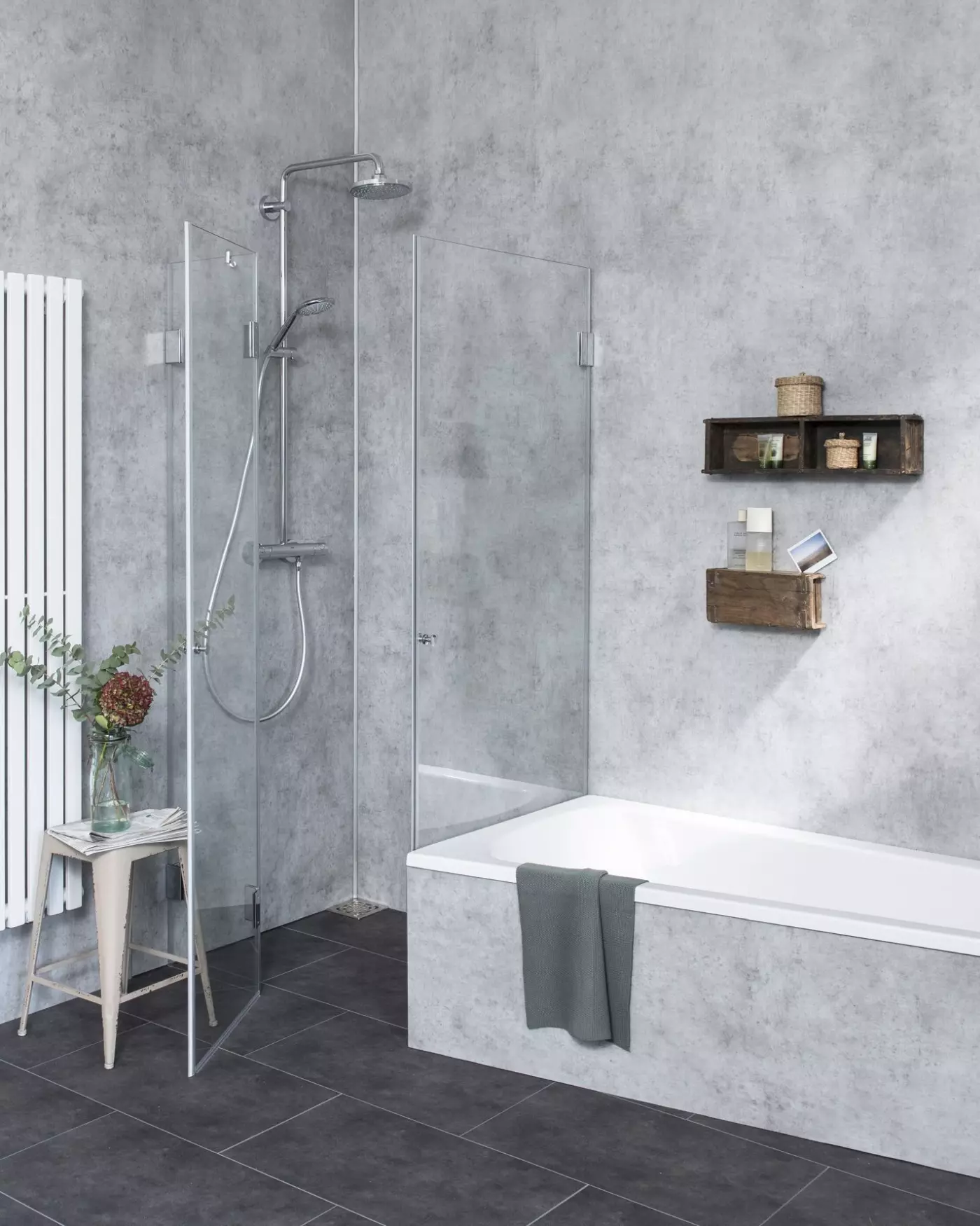 Bündige Eckdusche mit Innentür und Tür an Festteil
