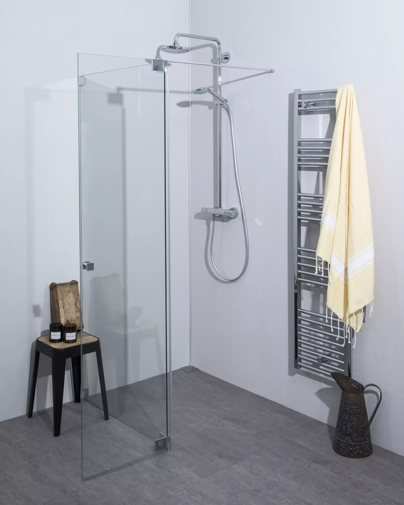 Walk-In Dusche: Festwand mit Klappteil