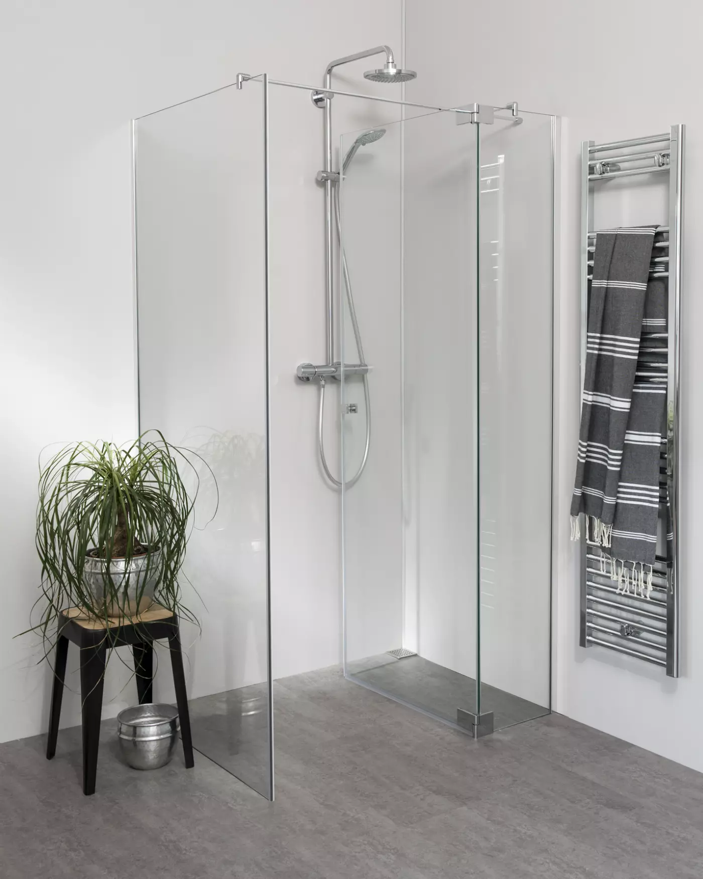 Teilgerahmte Eck Duschkabine 100x100 Pendeltür und Seitenwand & Duschwanne