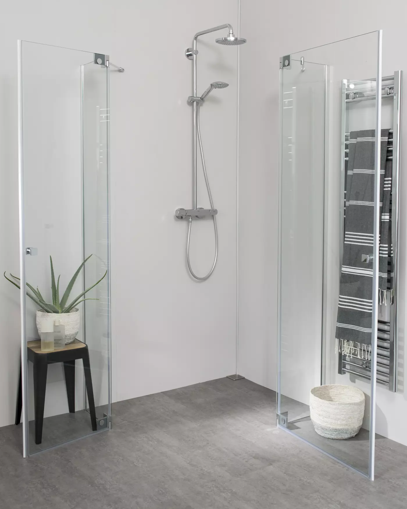 Teilgerahmte Eckdusche mit 2 Pendeltüren, groß