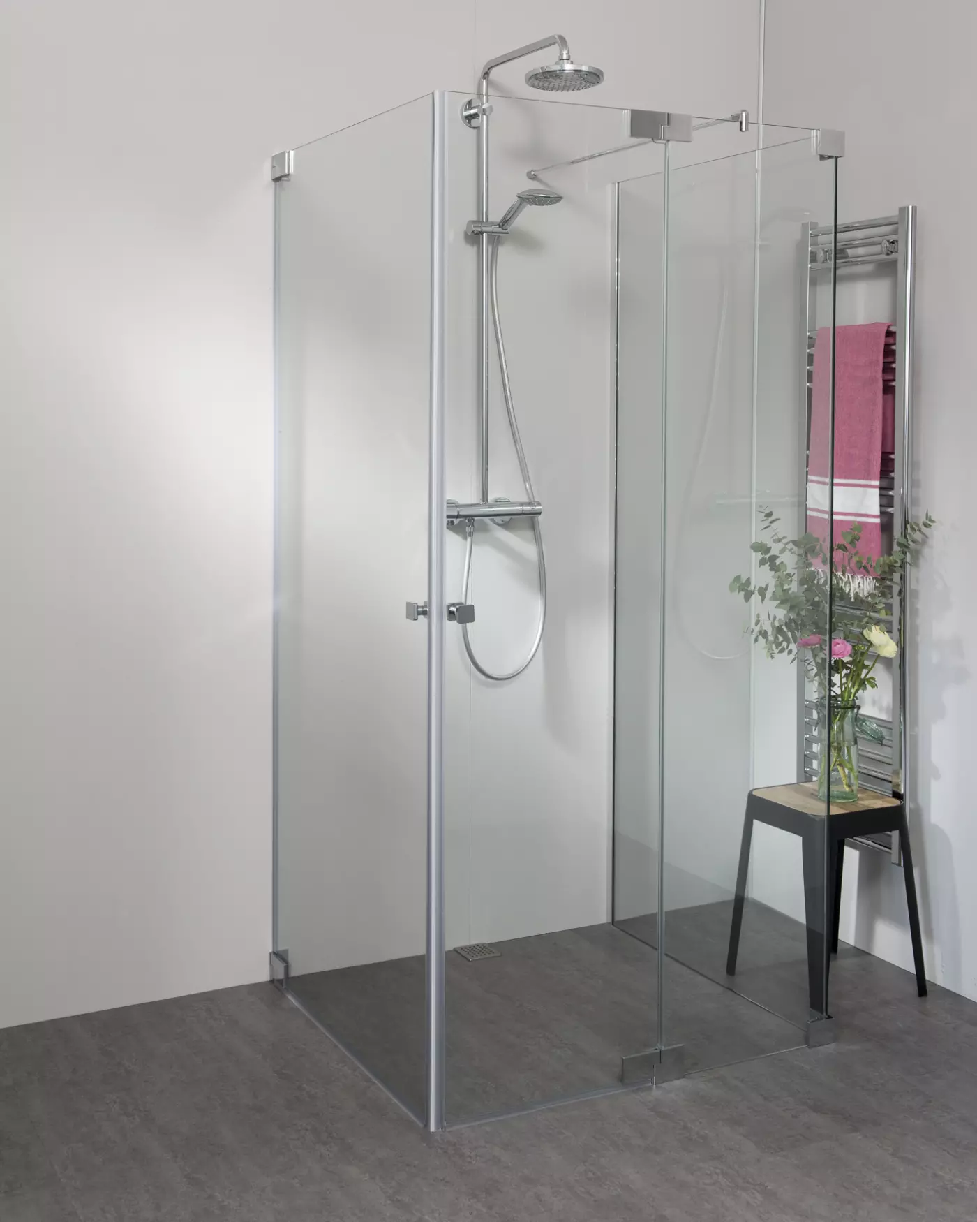 Teilgerahmte Duschkabine U Form neben Badewanne mit 2 Pendeltüren & Festwand, Sondermaße