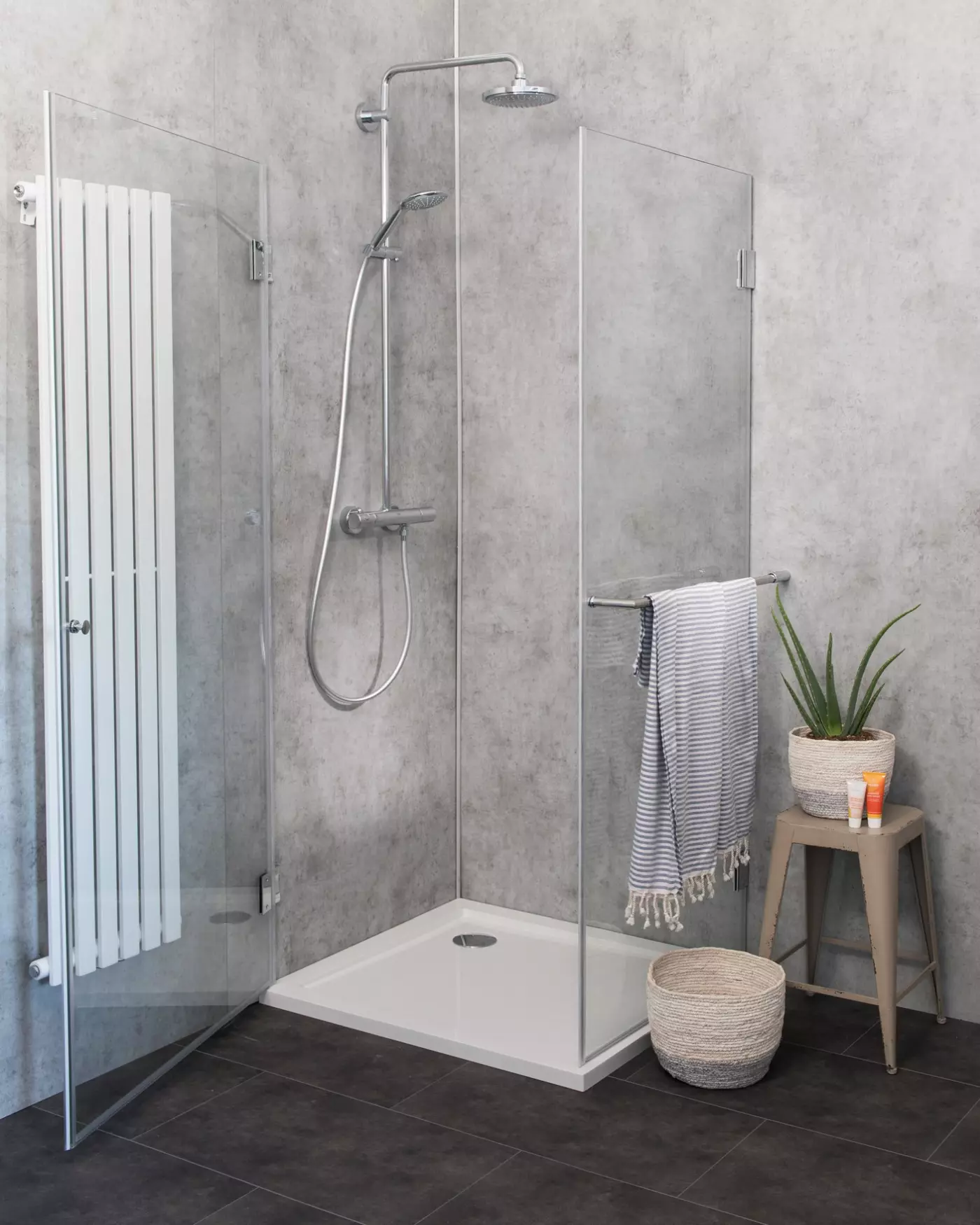 Eckdusche 100x80 mit Festwand  H=173cm & Duschwanne