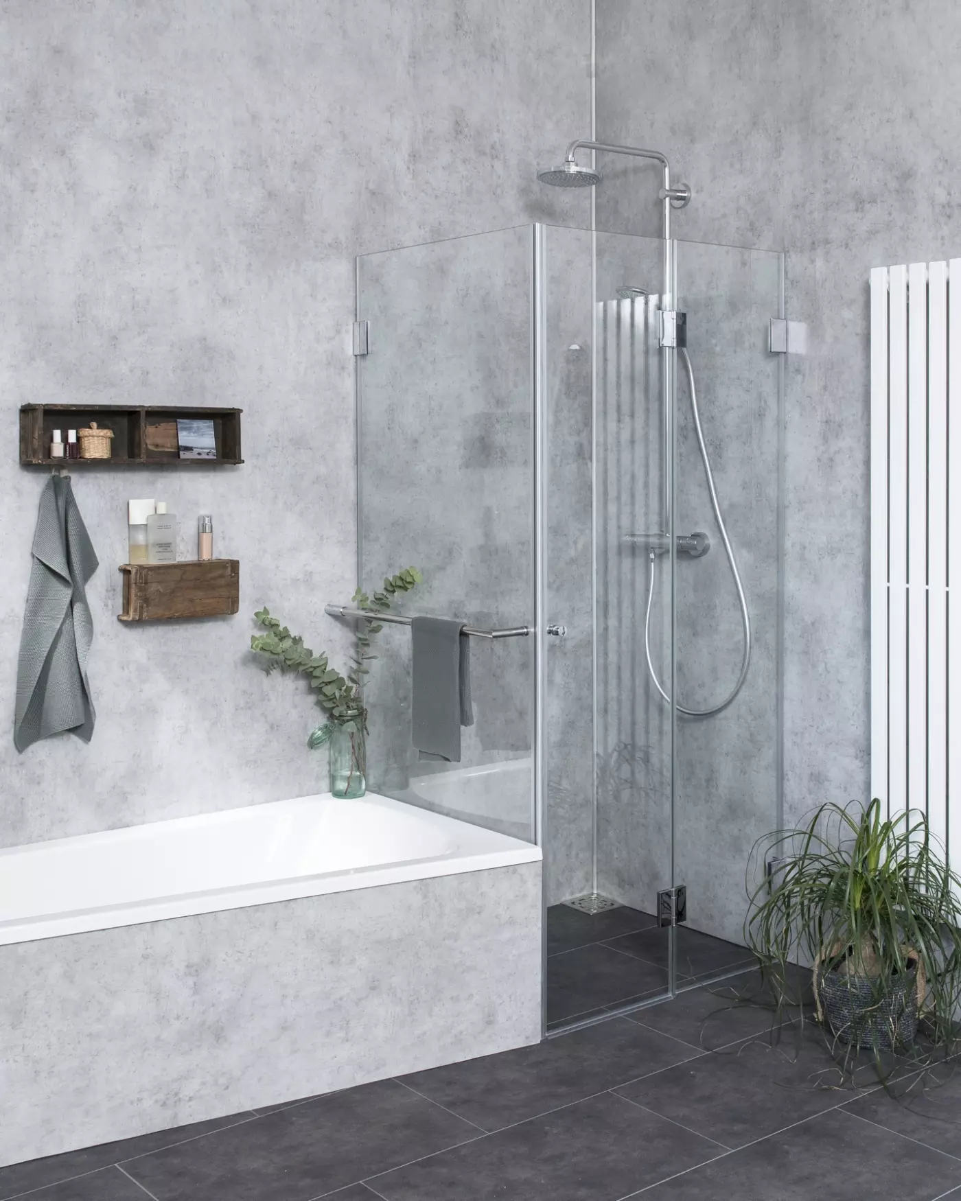 Eck Falt-Dusche neben Badewanne mit Festwand verkürzt