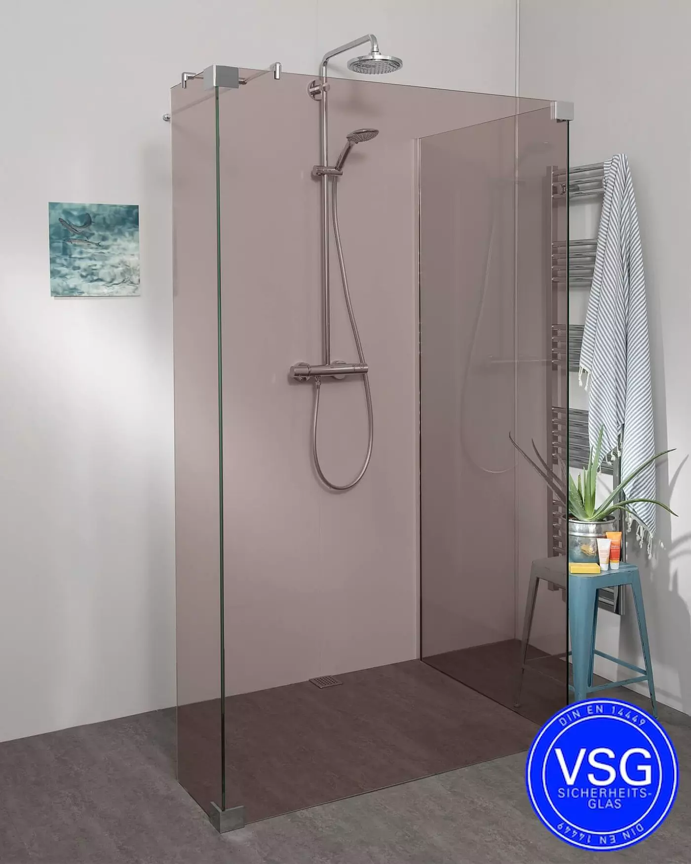 Begehbare Dusche: VSG Duschwand freistehend mit Seitenwand und Eckteil, Maßanfertigung