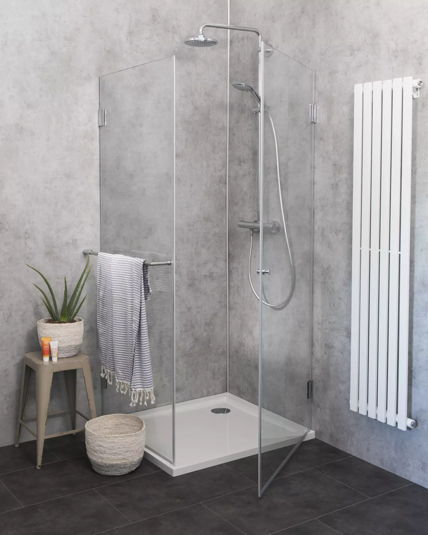 Eckdusche 100x100 mit Festwand H=173cm & Duschwanne