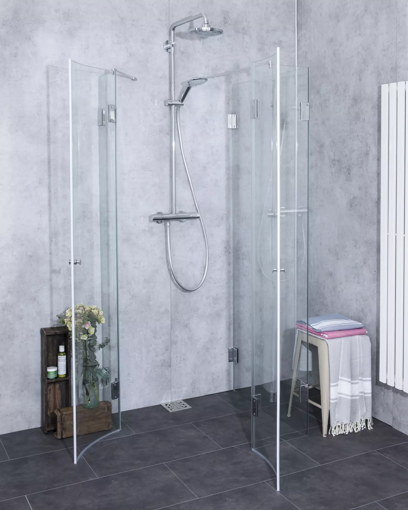 Dreiseitige Rund-Dusche mit 2 Türen