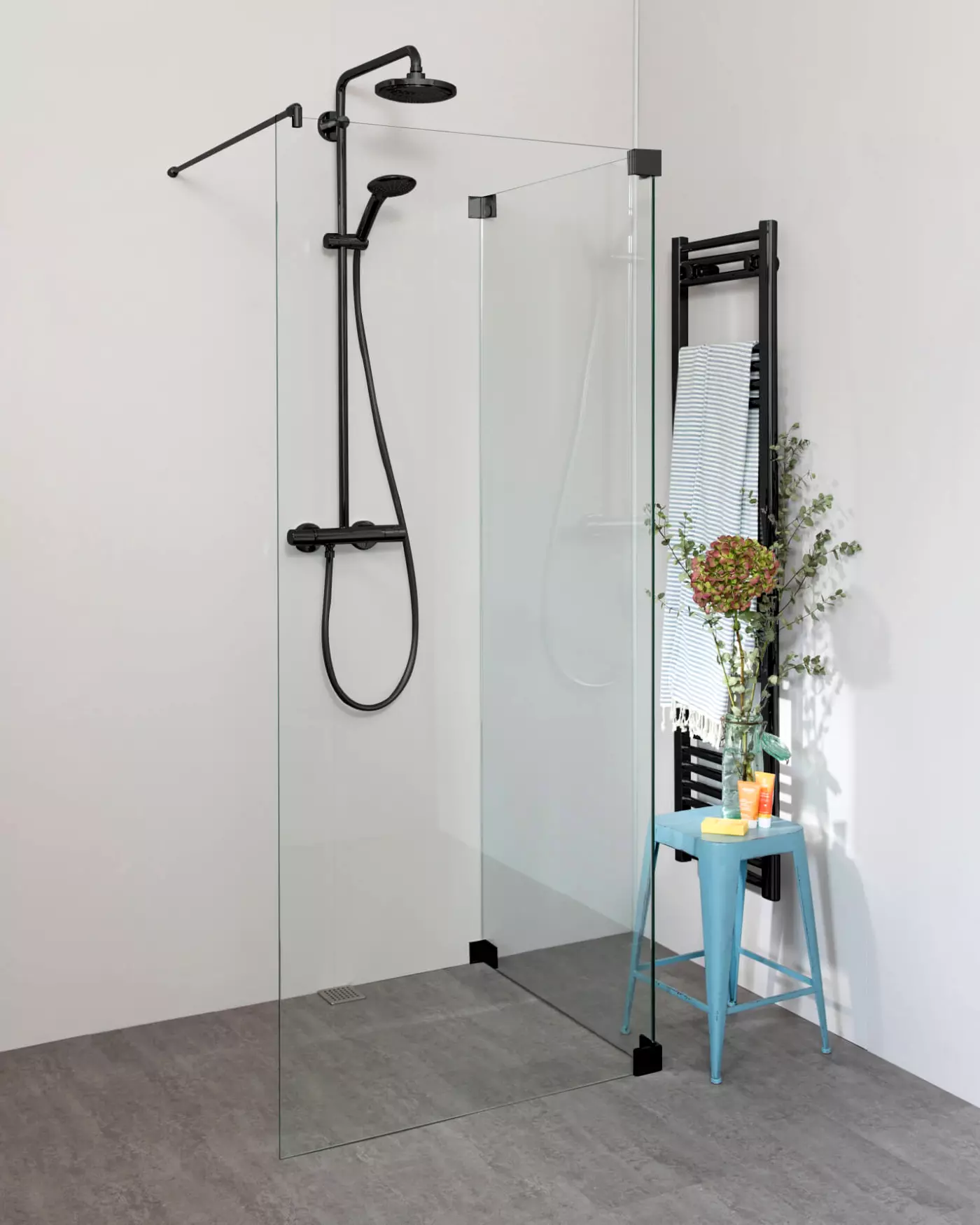 Begehbare Dusche: Walk In Dusche mit Glas-Seitenwand