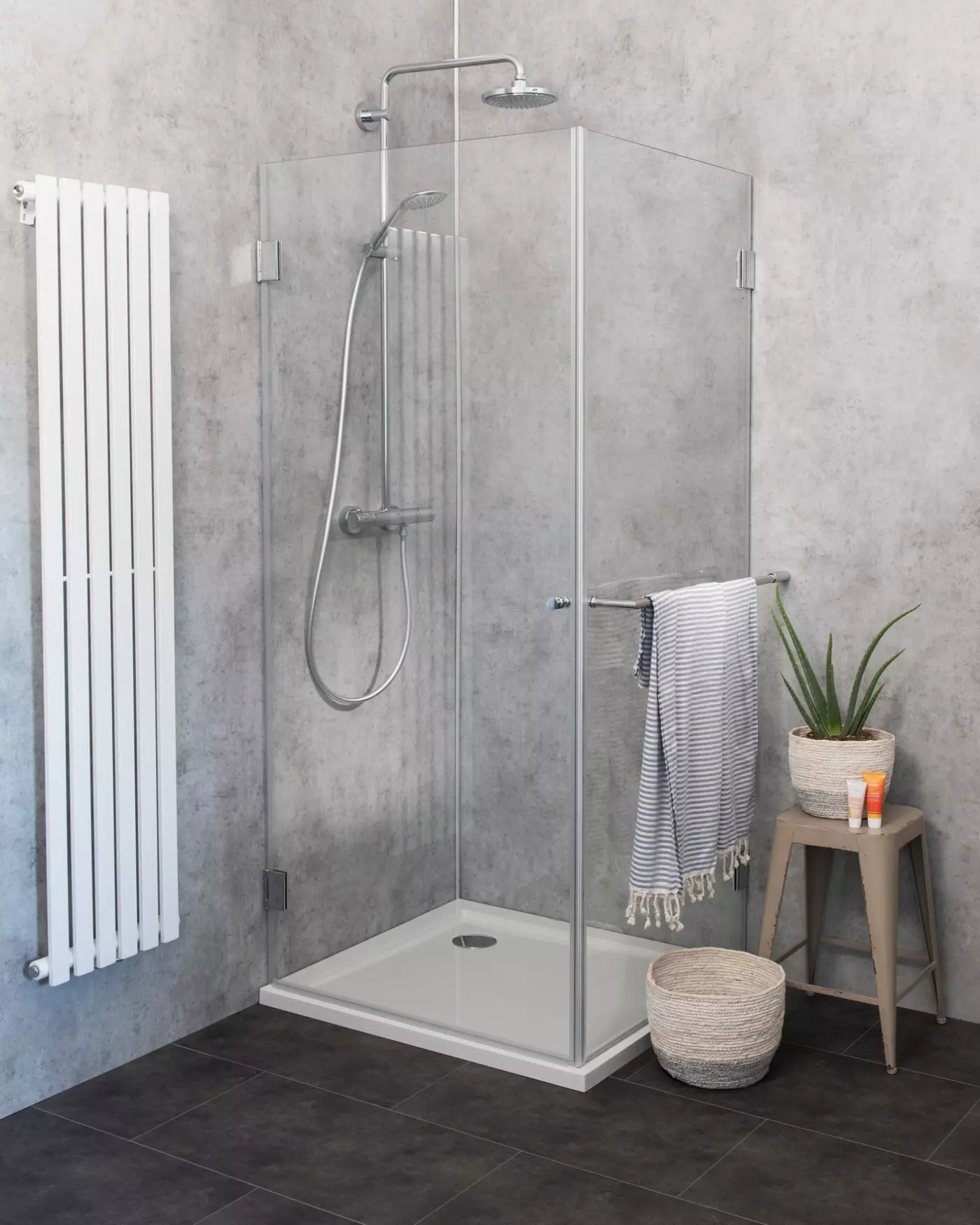 Eckdusche 100x100 mit Festwand H=173cm & Duschwanne