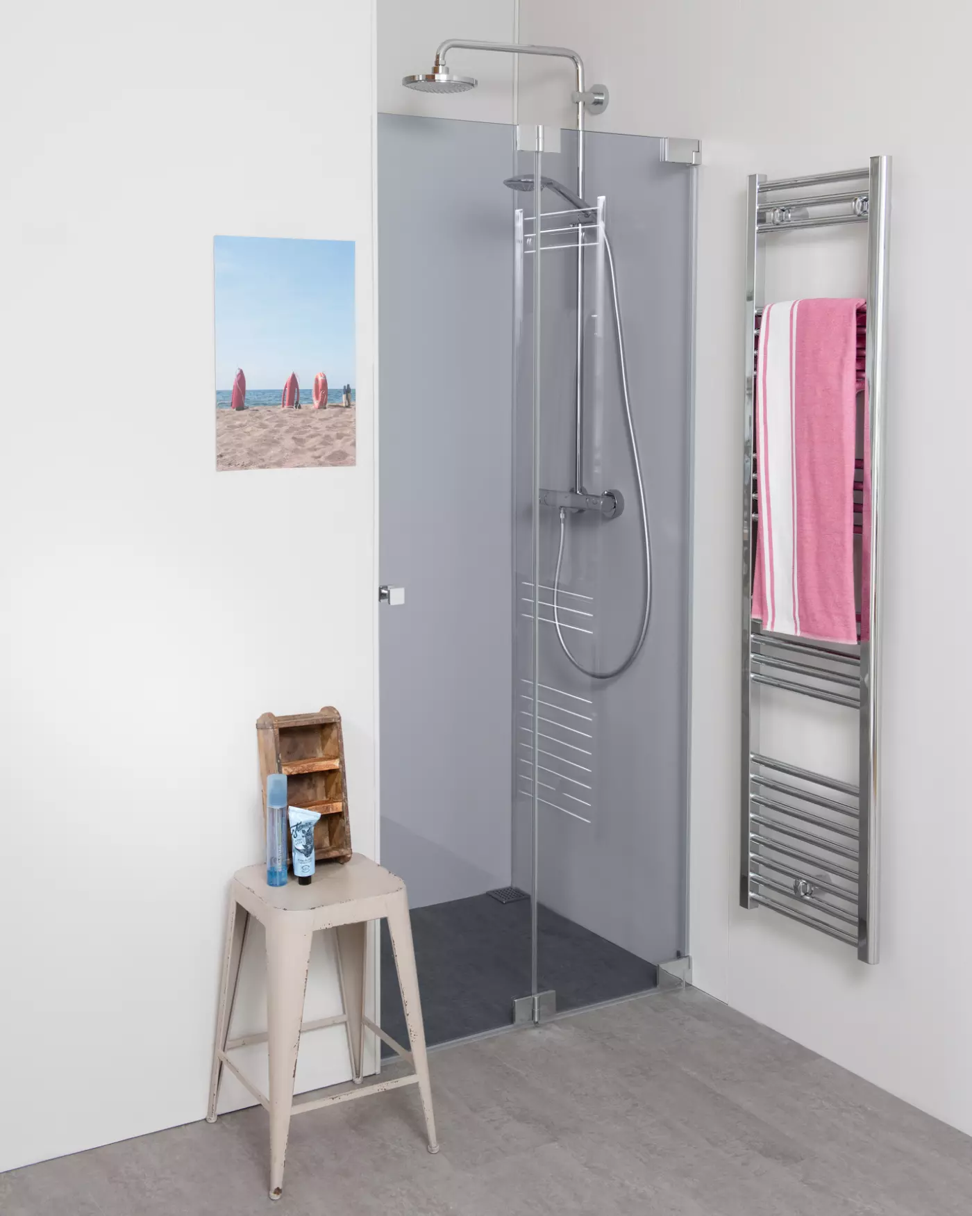 Nischendusche mit Falttür an Wand nach Maß