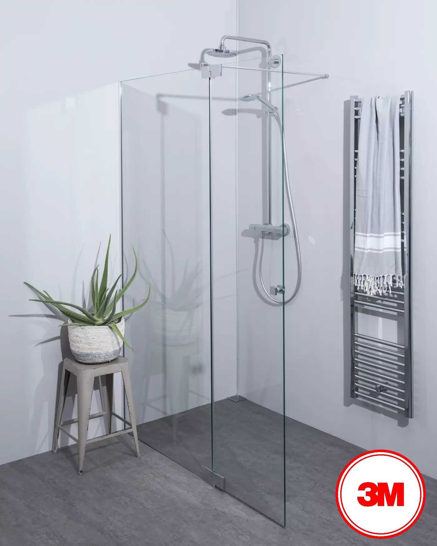 Begehbare Dusche: Duschwand mit Wandprofil & Klappteil