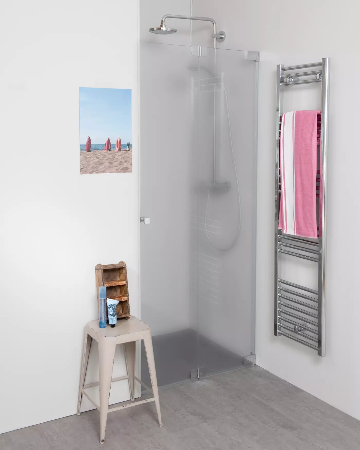 Nischendusche mit Falttür an Wand nach Maß