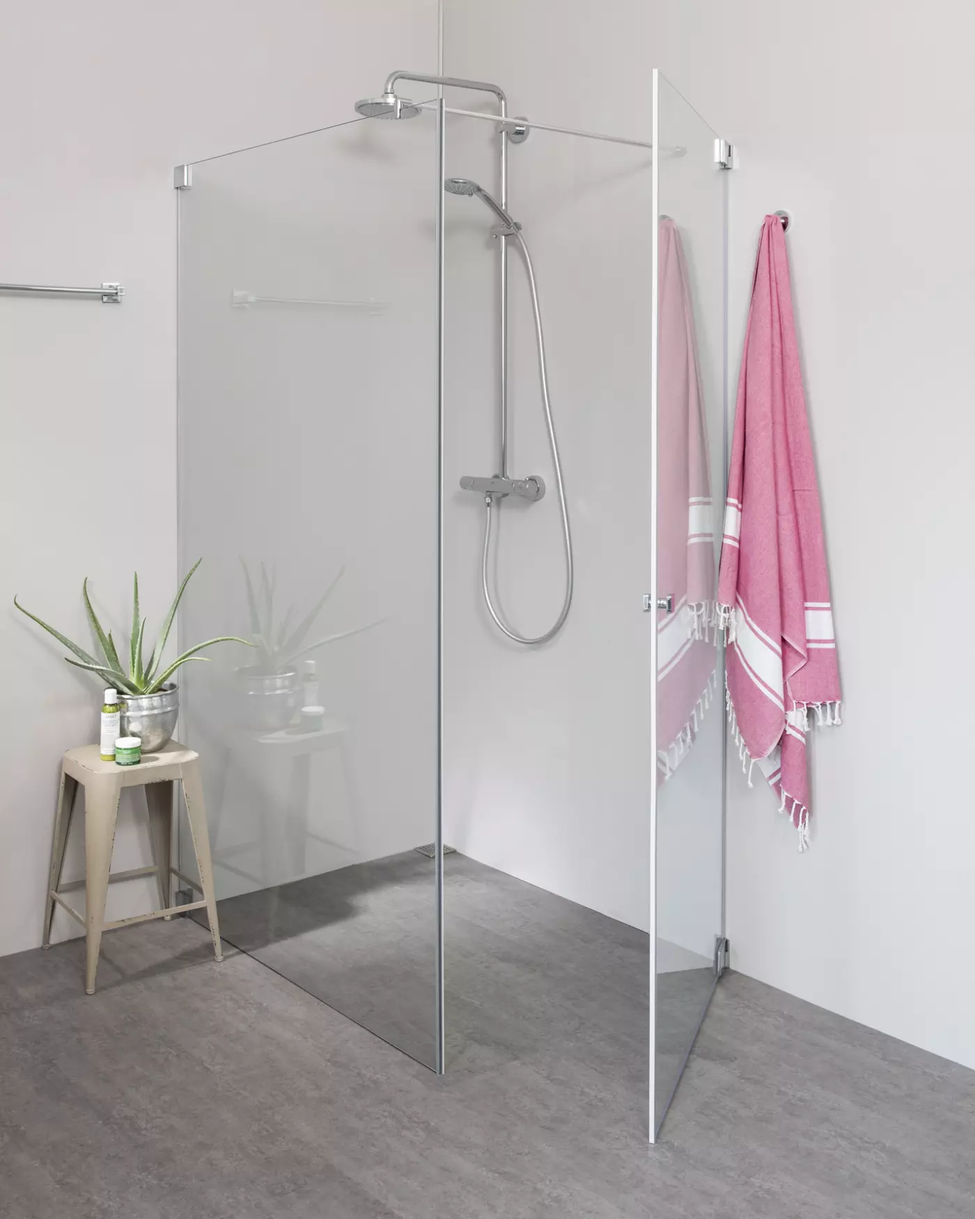 Eck Duschkabine mit Pendeltür an Wand + Festwand 120cm