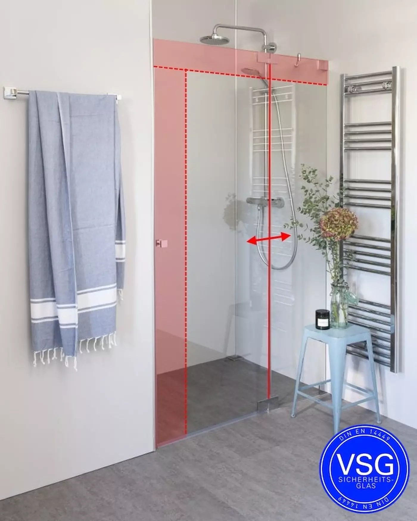 Nischendusche mit Pendeltür an Festteil nach Maß