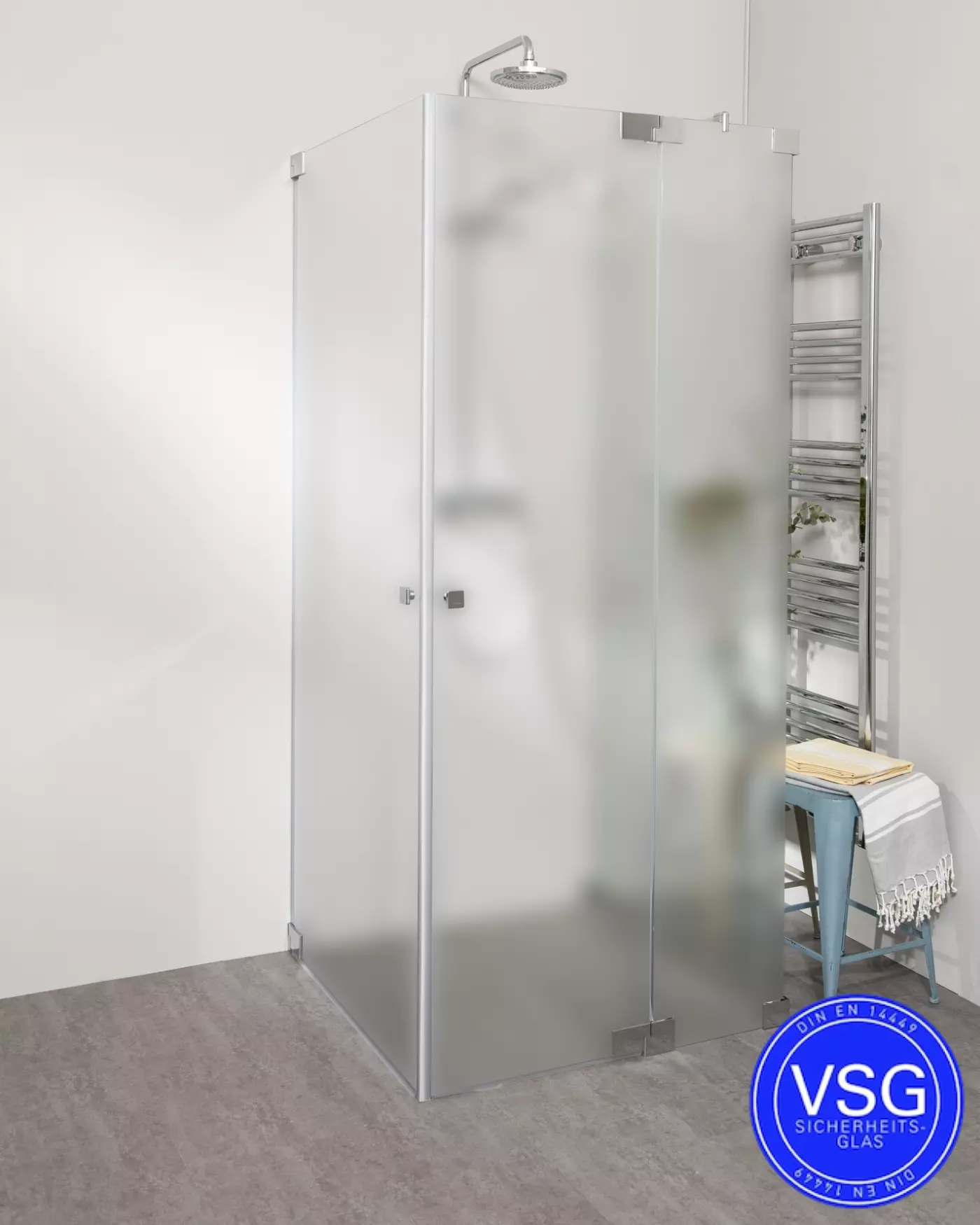 VSG Duschkabine U Form neben Badewanne mit 2 Pendeltüren & Festwand nach Maß