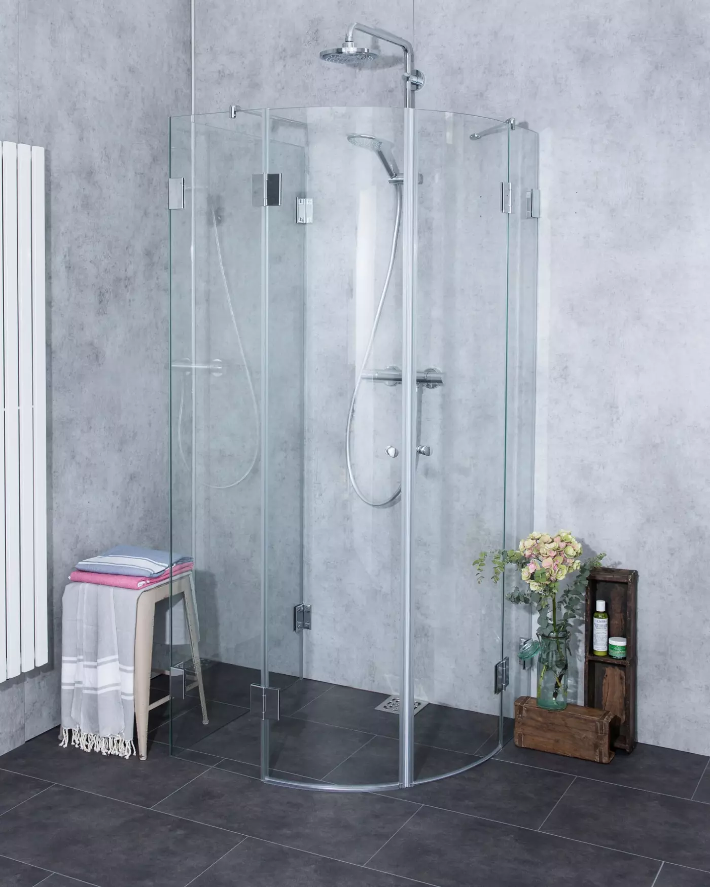 Dreiseitige Rund-Dusche mit 2 Türen