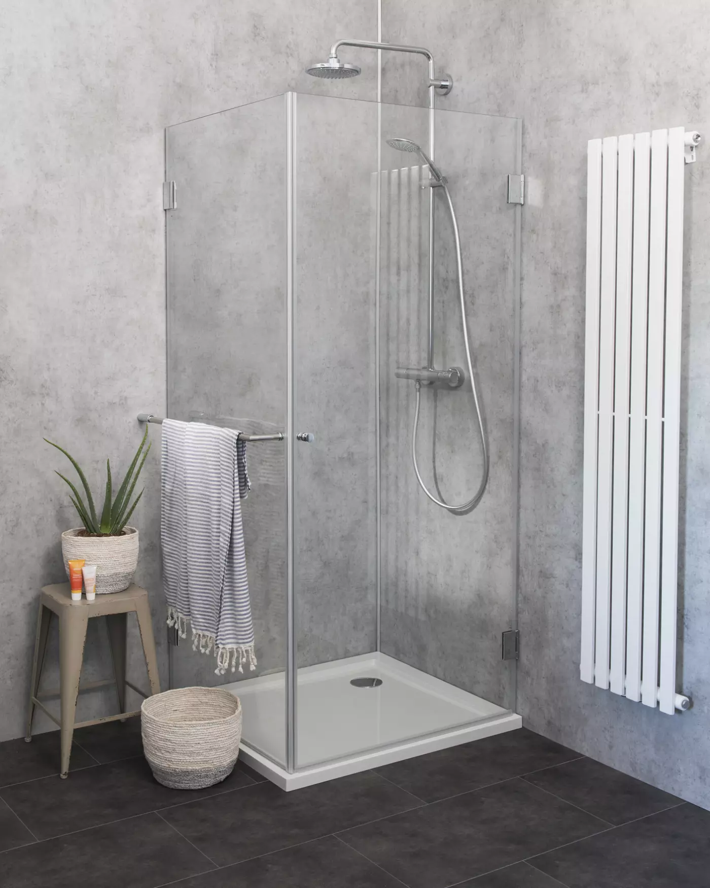 Eckdusche 100x100 mit Festwand H=173cm & Duschwanne