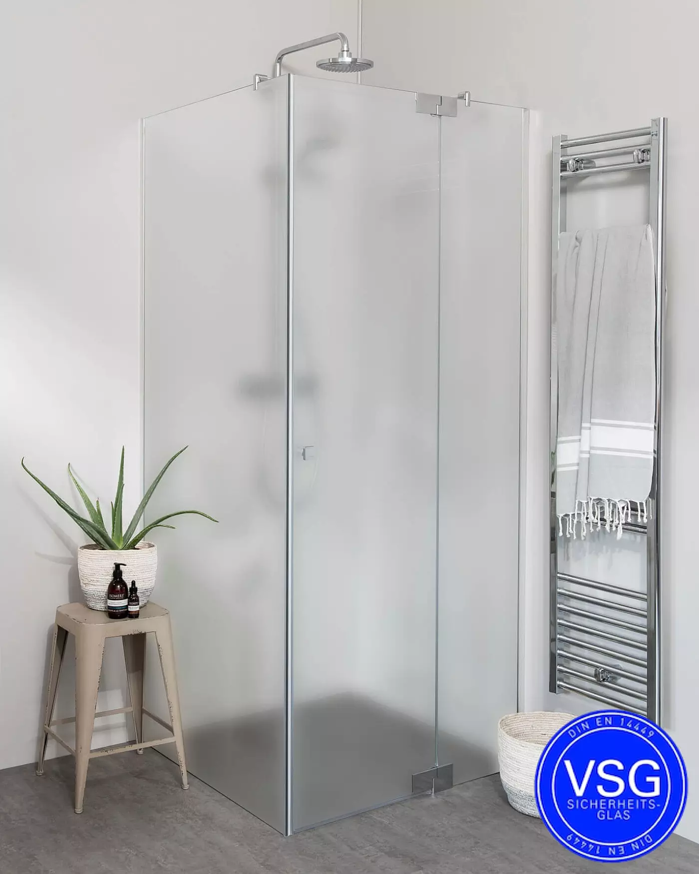 Teilgerahmte VSG Eckdusche mit Pendeltür und Seitenwand nach Maß
