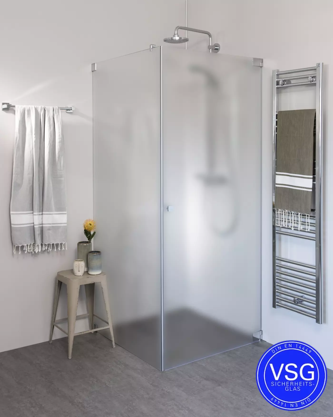 VSG Eck Duschkabine mit Pendeltür an Wand und Seitenwand nach Maß