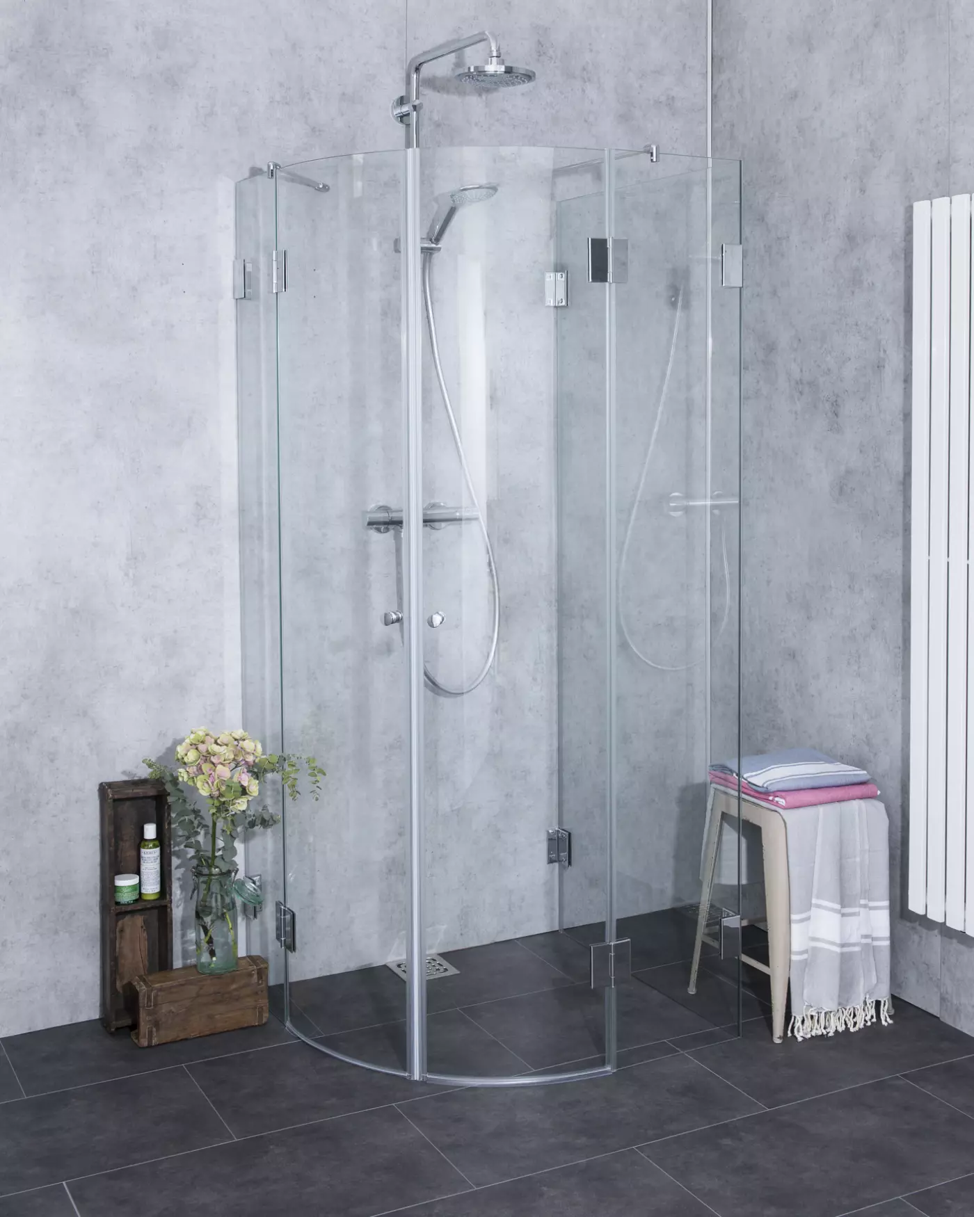 Dreiseitige Rund-Dusche mit 2 Türen