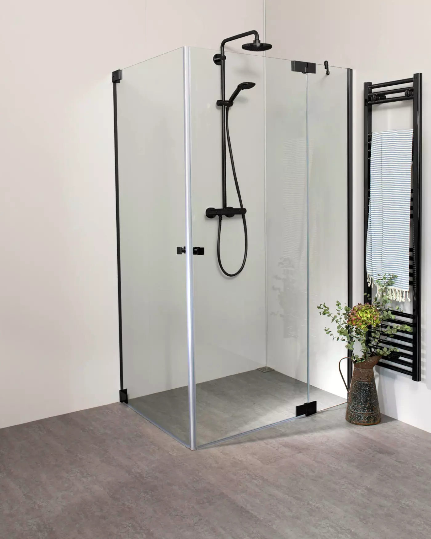 Teilgerahmte Eck Duschkabine neben Badewanne mit 2 Pendeltüren, Sondermaße groß
