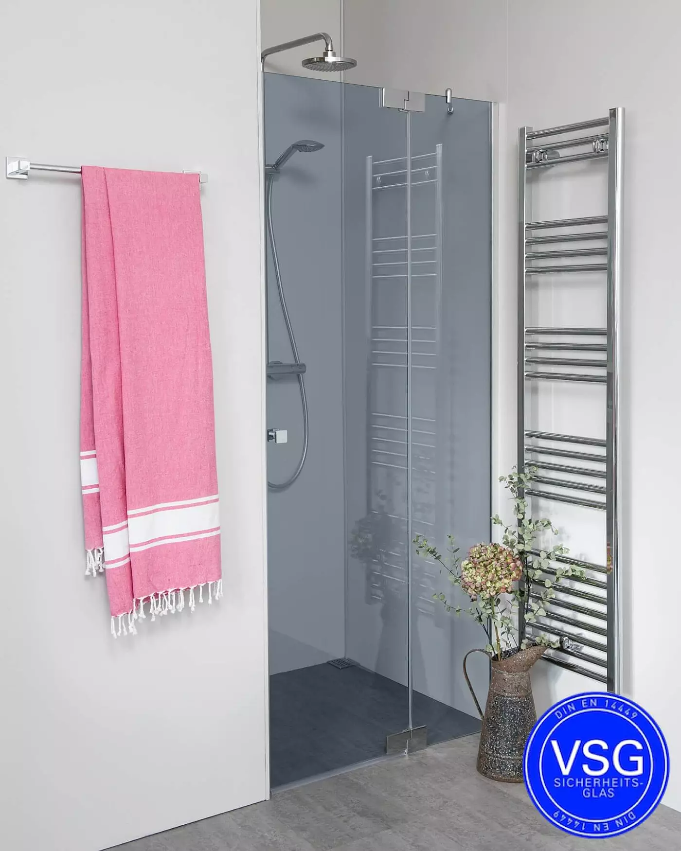 VSG Nischendusche teilgerahmt mit Pendeltür nach Maß