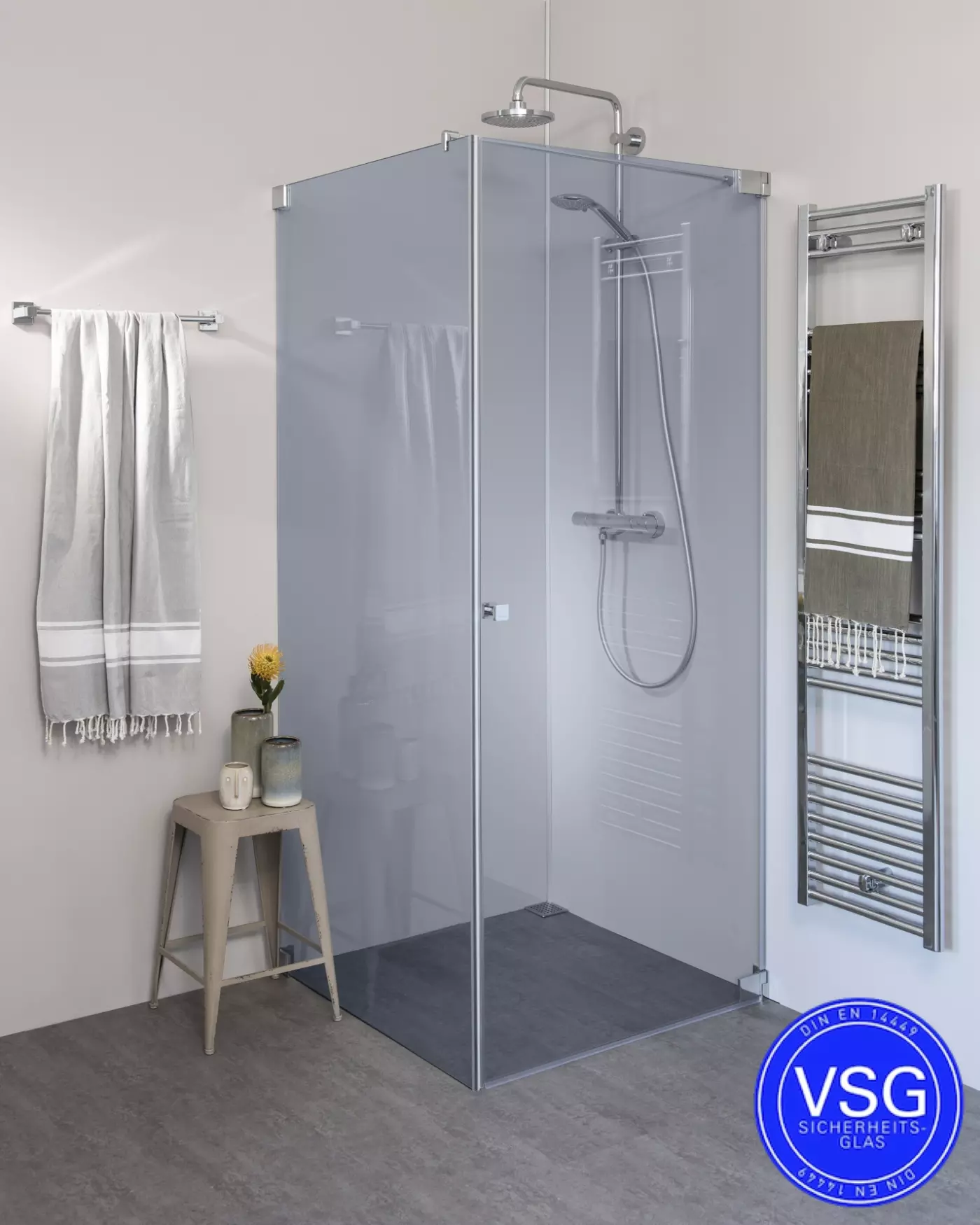 VSG Eck Duschkabine mit Pendeltür an Wand und Seitenwand nach Maß