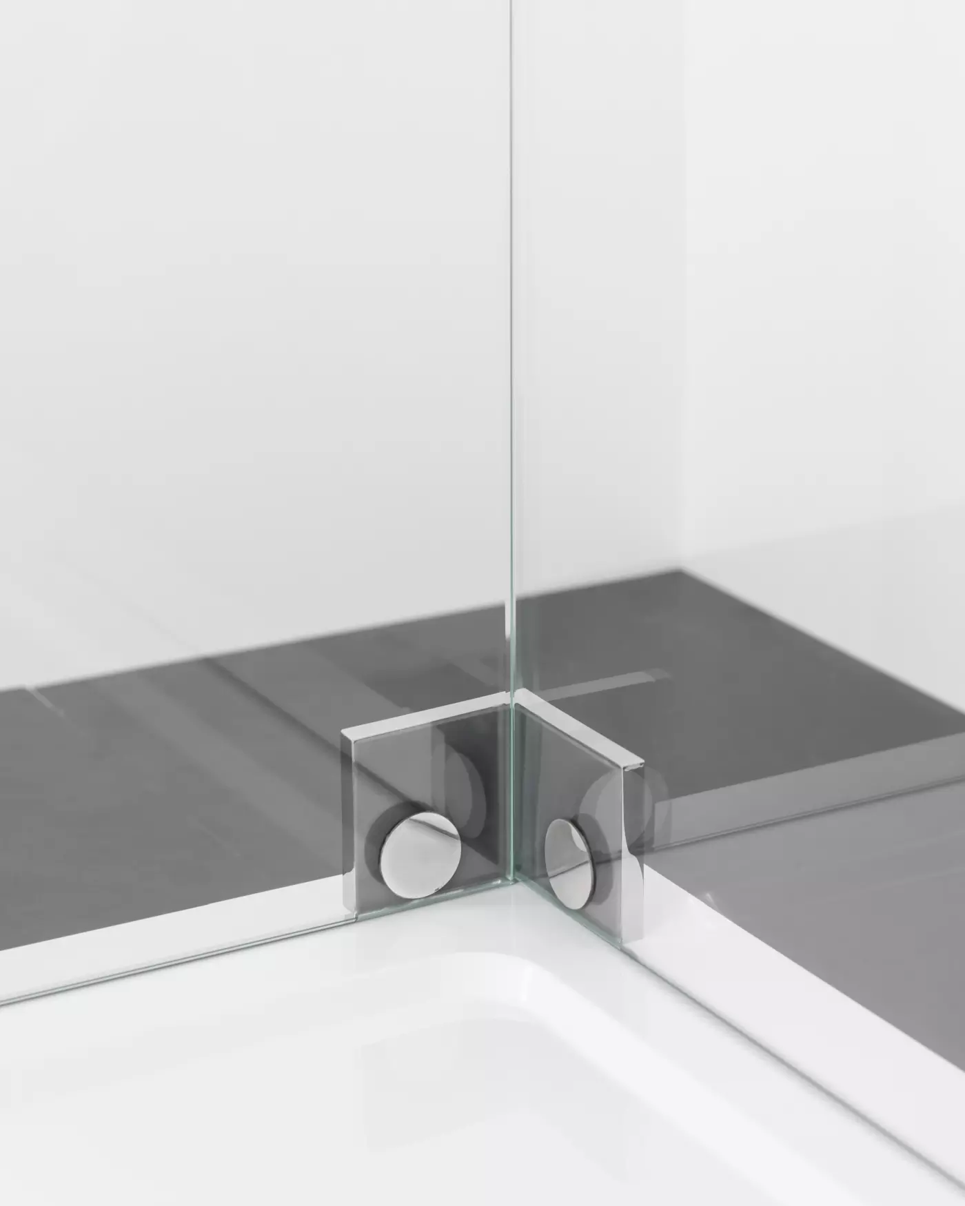 MV2K Eck Duschkabine neben Badewanne mit Festwand verkürzt und Pendeltür, Maßanfertigung