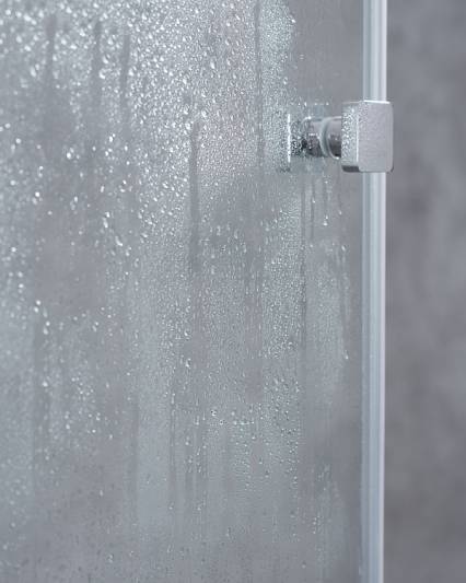 wasserperlen an glasdusche