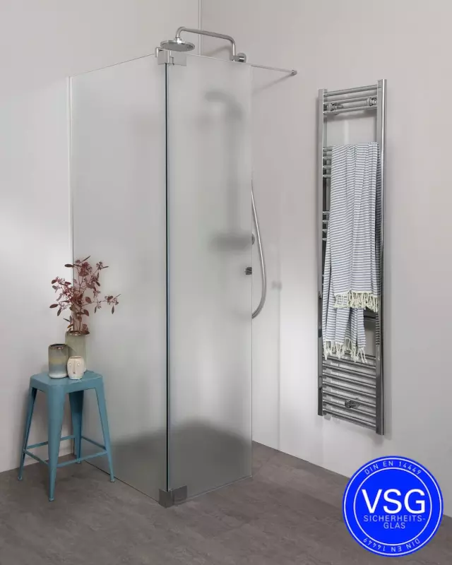 Begehbare VSG Dusche: Duschwand mit Wandprofil & Klappteil über Eck nach Maß