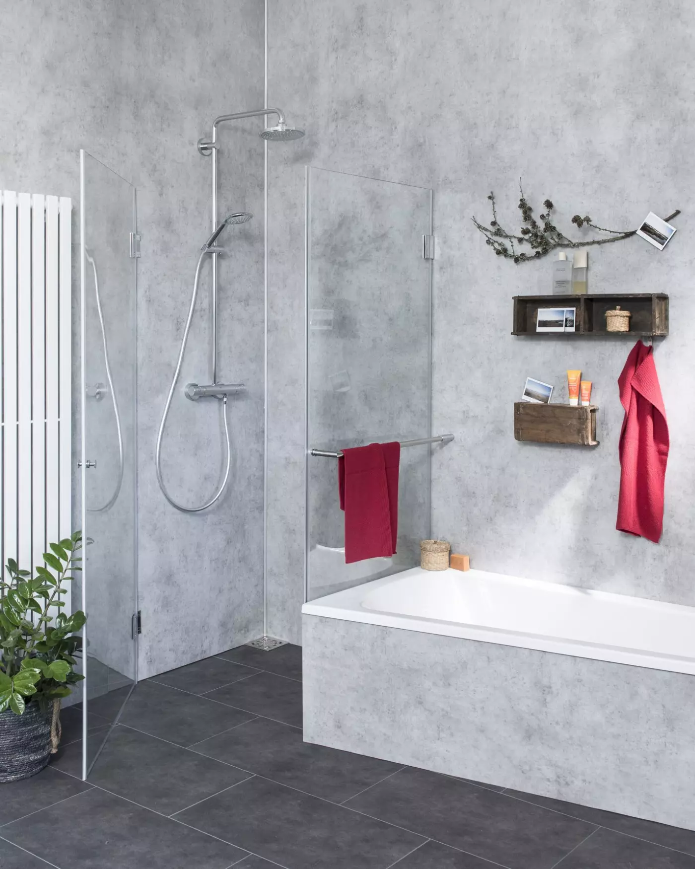 Eckdusche neben Badewanne mit Festwand verkürzt & Tür an Wand