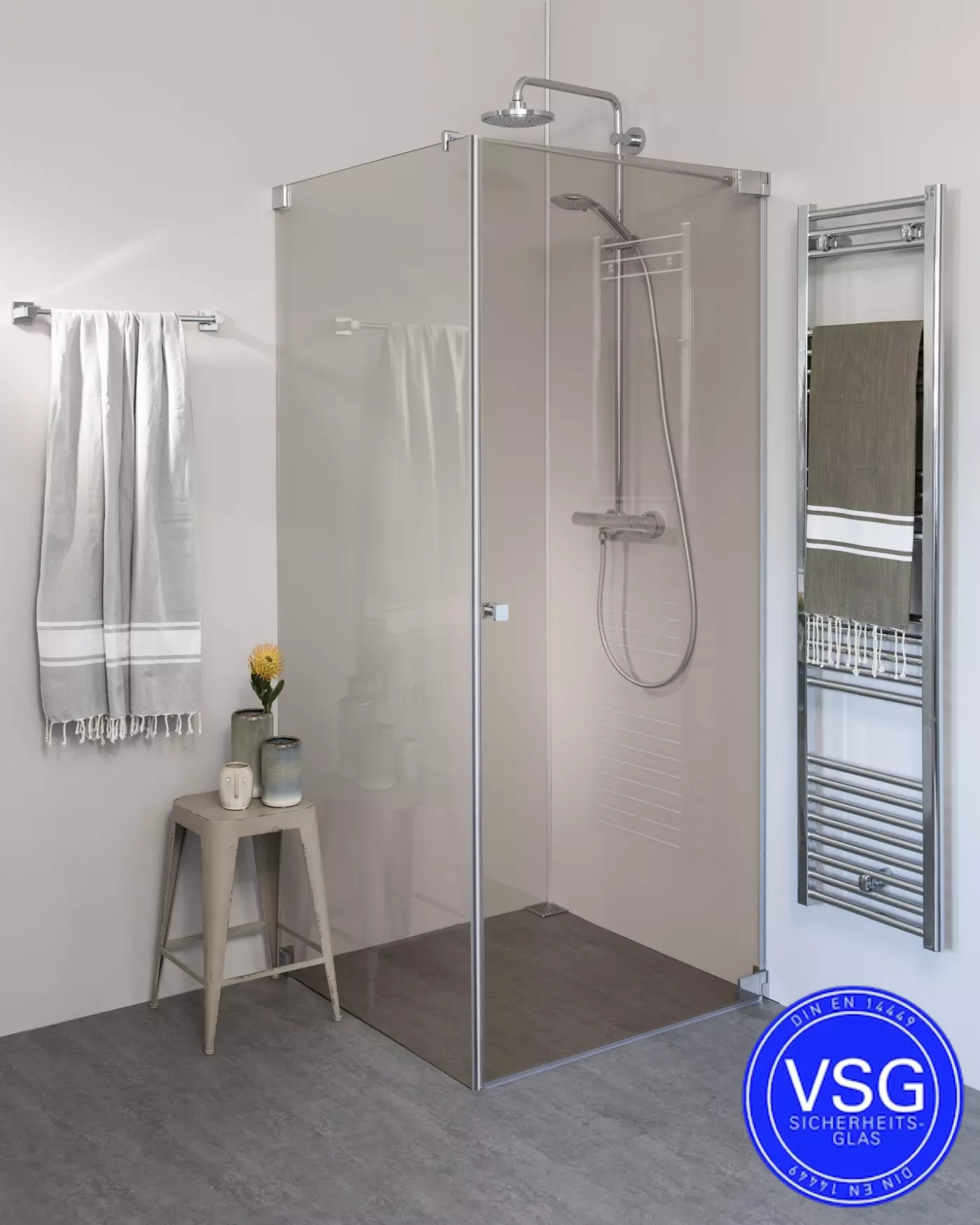 VSG Eck Duschkabine mit Pendeltür an Wand und Seitenwand nach Maß