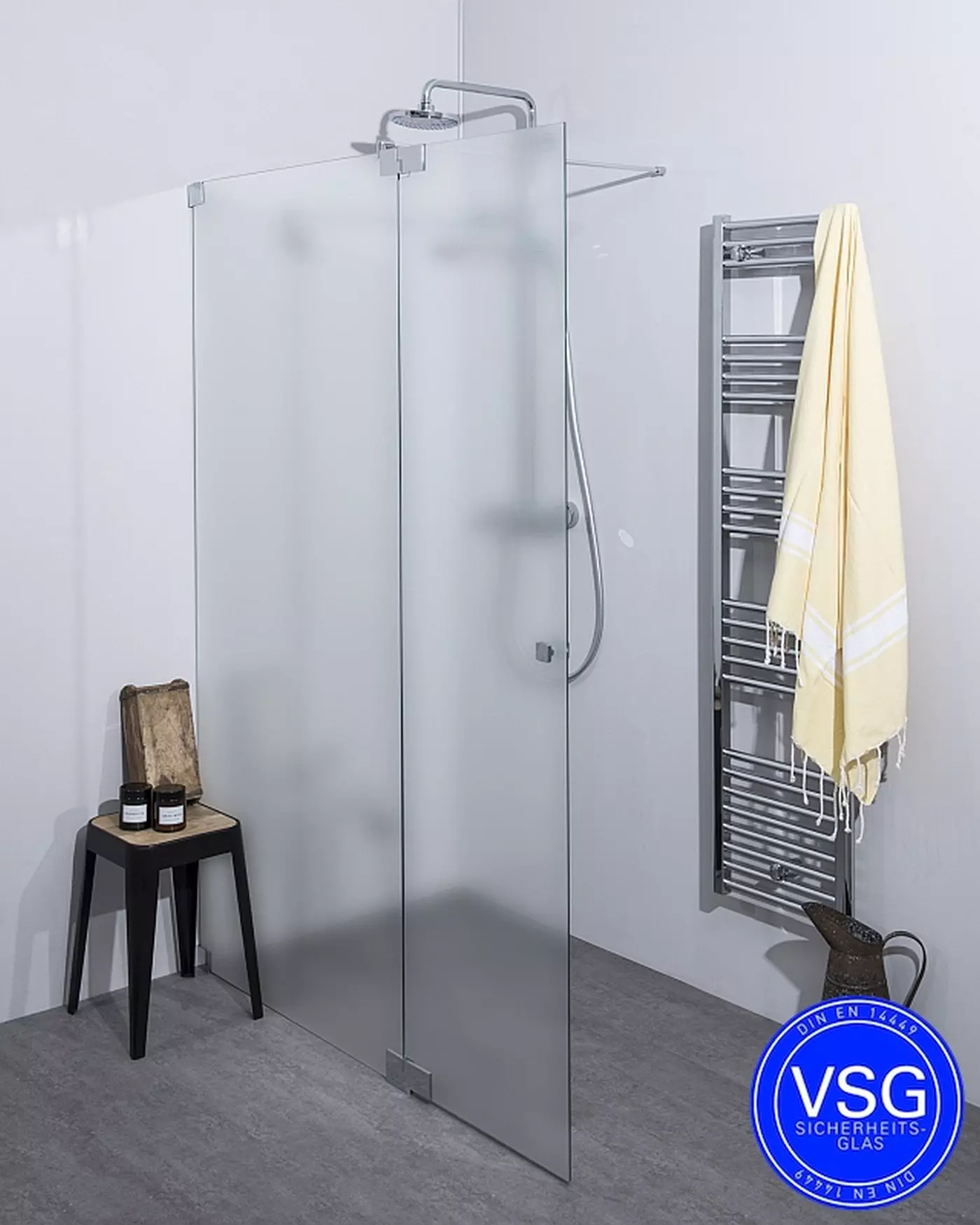 Walk In Dusche: Festwand mit Klappteil über Eck, Maßanfertigung