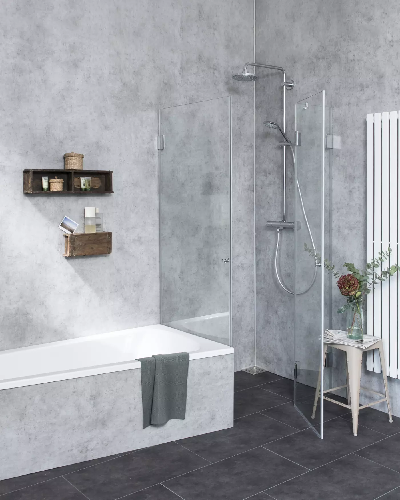 Bündige Eckdusche mit Innentür und Tür an Festteil