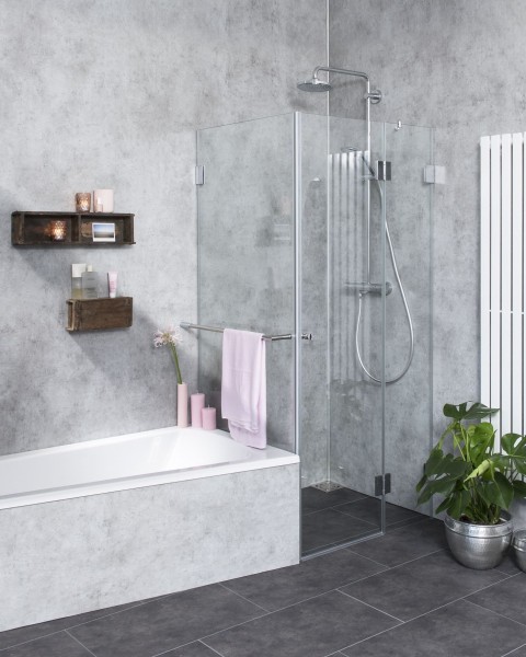 Bündige Eck-Dusche neben Badewanne mit Festwand verkürzt